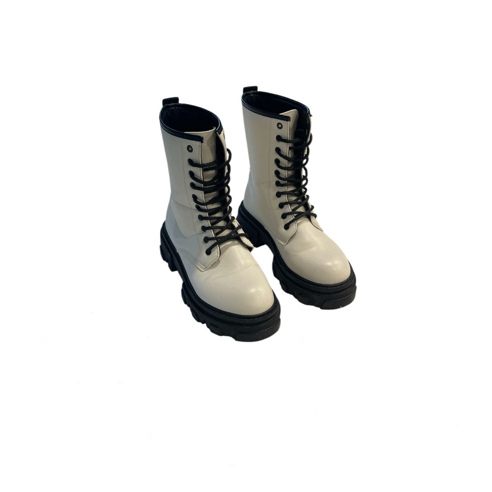 Mia Off White Laced Boots